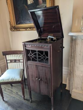 Phonograph