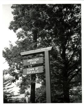 Town sign for Ardleigh Park, Ninth Line and Lakeshore Road